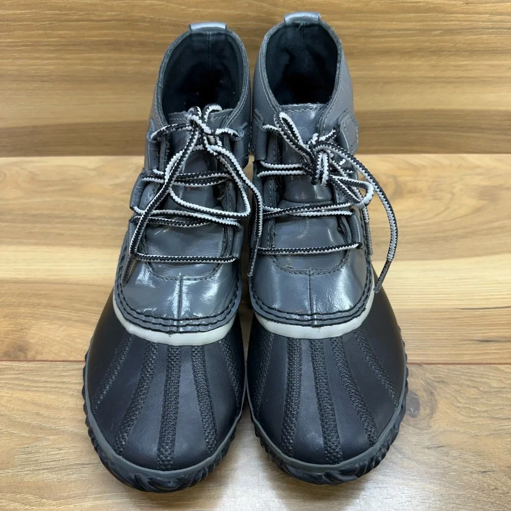 Sorel Out N About‎ Boots Womens 9 Gray Patent Leather Waterproof Snow Boots